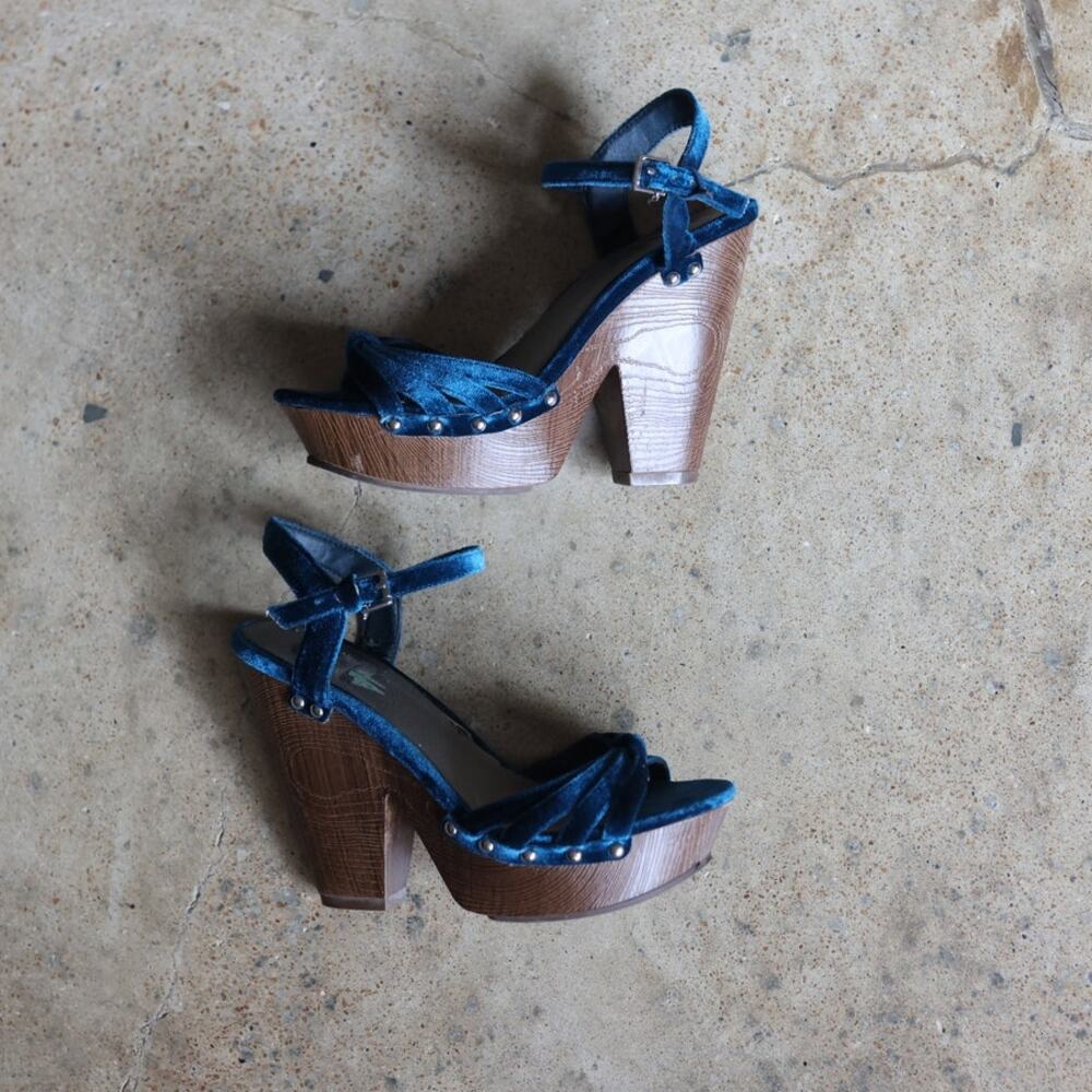 Vintage Y2K G by GUESS Blue Velvet Studded Platform Sandal Heels Size 7.5